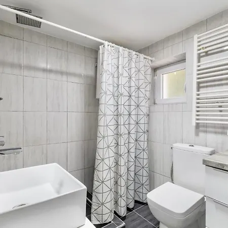 Quiet 1bed Flat With Free Parking *